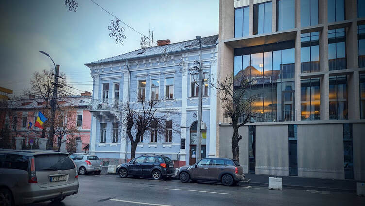 Fatada clădirii sediului Daubler Laptop Service, situat în Cluj-Napoca, Romania.